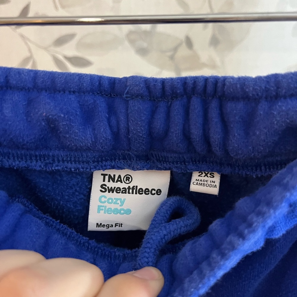 ✨ TNA Sweat Fleece Sweatpants✨ - Picture 3 of 3
